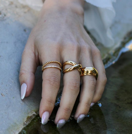 Infinito Ring – Detailansicht der geschwungenen Form
