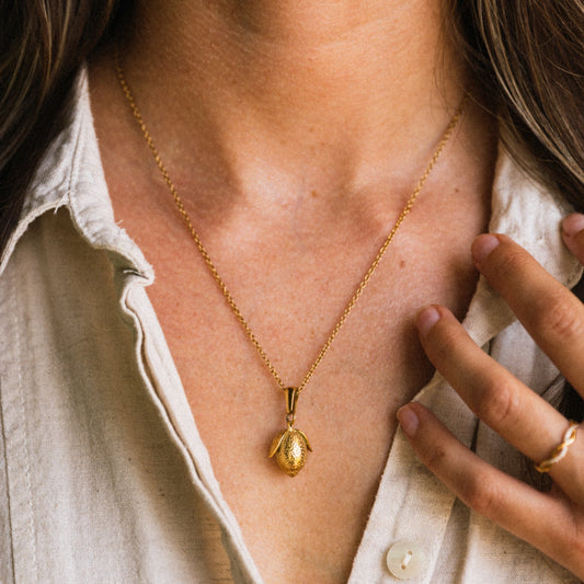 Halskette mit Zitrone Model