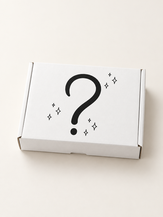 GAVERO Mystery Box – weiße Überraschungsbox auf cremefarbenem Hintergrund